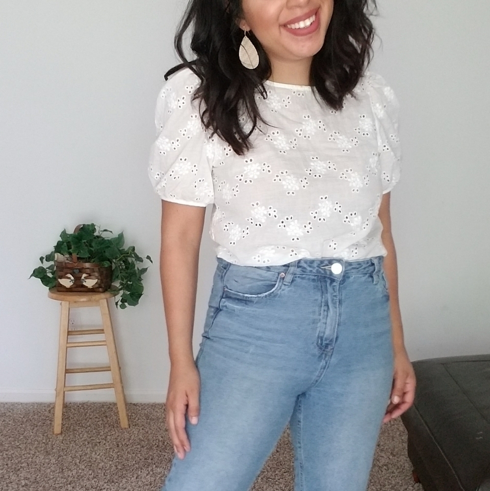 SWEET CAROLINE EYELET PUFF SLEEVE TOP - Picture 4 of 9